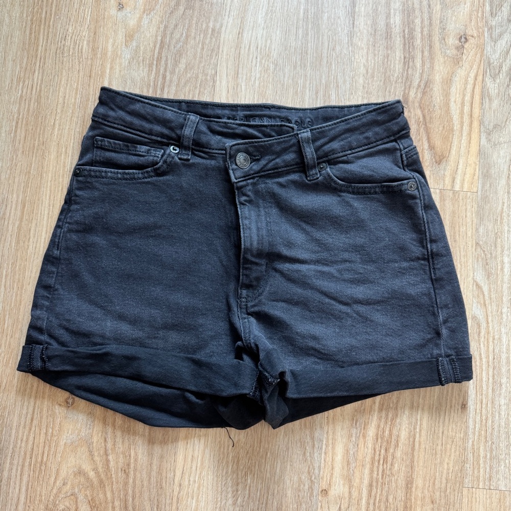 American Eagle highest rise mom short
